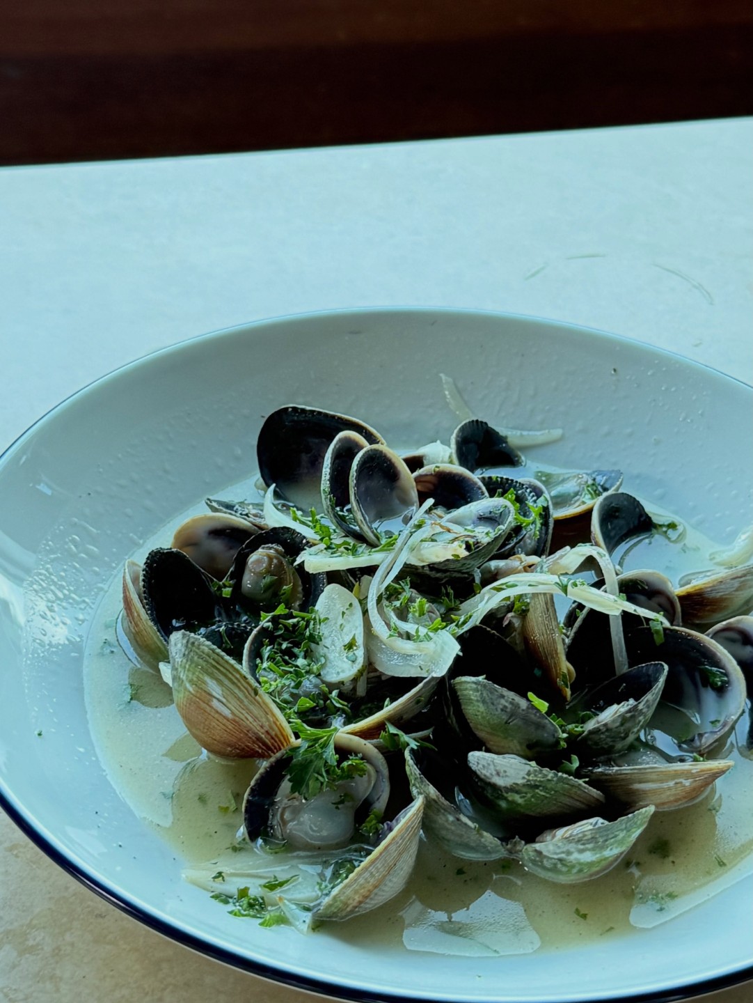 Cockles meunière at Hopfields in a wide white bowl